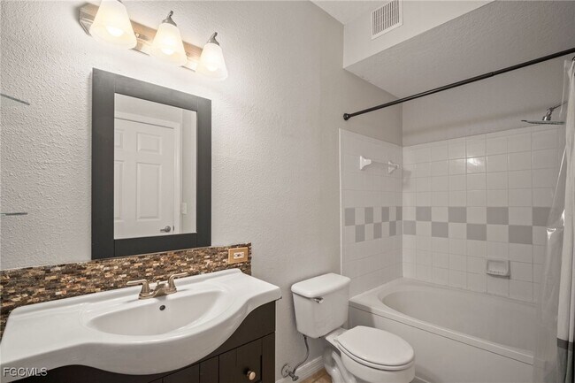 Building Photo - 11550 Villa Grand