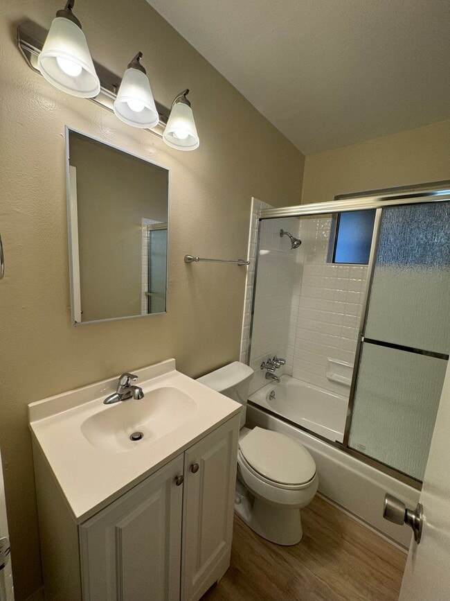 Building Photo - Nice first floor 1 bedroom 1 bath apartment available now!