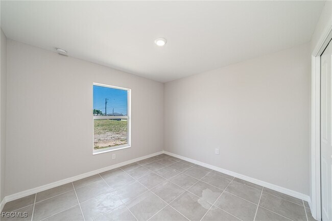 Building Photo - 2122 NW 9th Ave