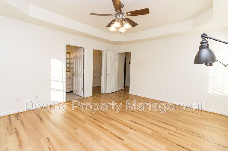 Building Photo - 14 Bunker Dr