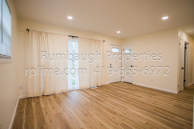 Building Photo - 525 S Collins Ave