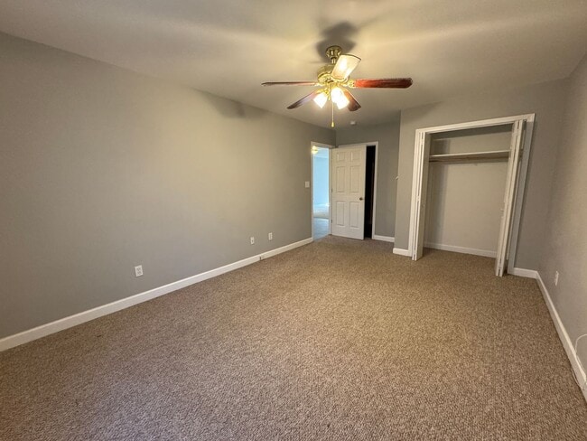 Building Photo - 2009 Grandhaven Dr