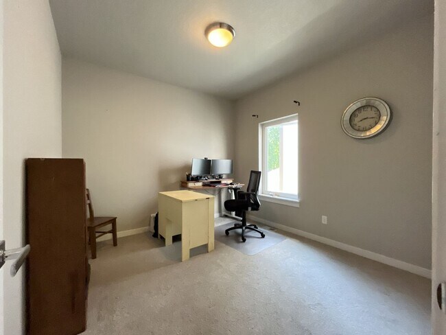 Building Photo - Spacious 2,511 Sq Ft Wilsonville Townhome with Vaulted Loft, Modern Kitchen & Attached Two-Car Ga...