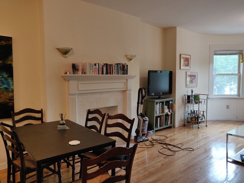 Building Photo - 1406 Beacon St