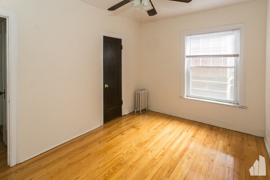 Building Photo - 5208 N Damen Ave