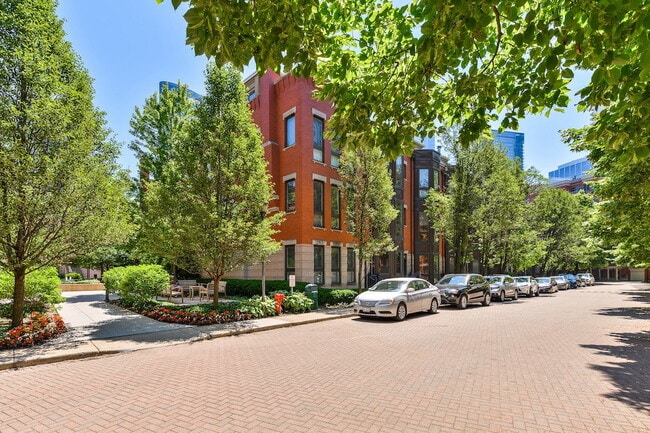 Building Photo - 400 N Clinton St