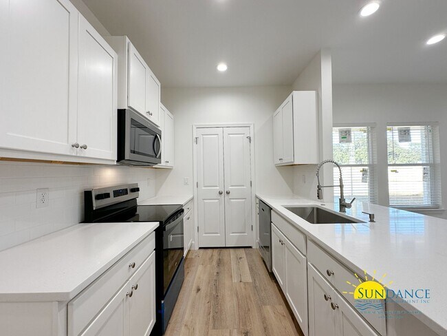 Building Photo - 7 11th St