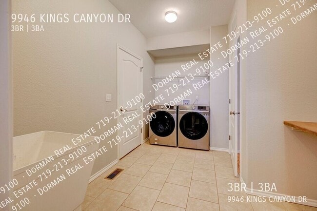 Building Photo - 9946 Kings Canyon Dr