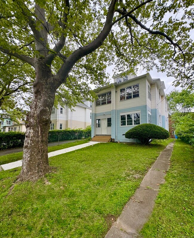 Primary Photo - 46 Westbourne Pkwy