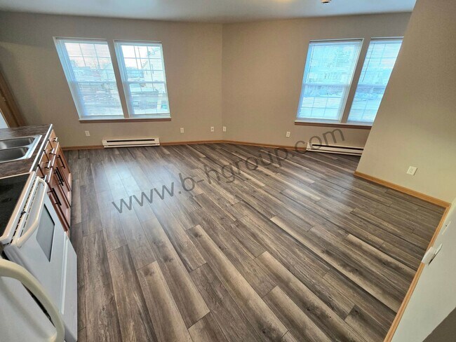 Building Photo - 2333 Roosevelt Rd