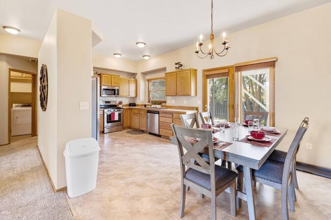 Building Photo - 2416 S Tiger Lily Dr