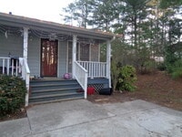 Building Photo - 368 Strickland Rd