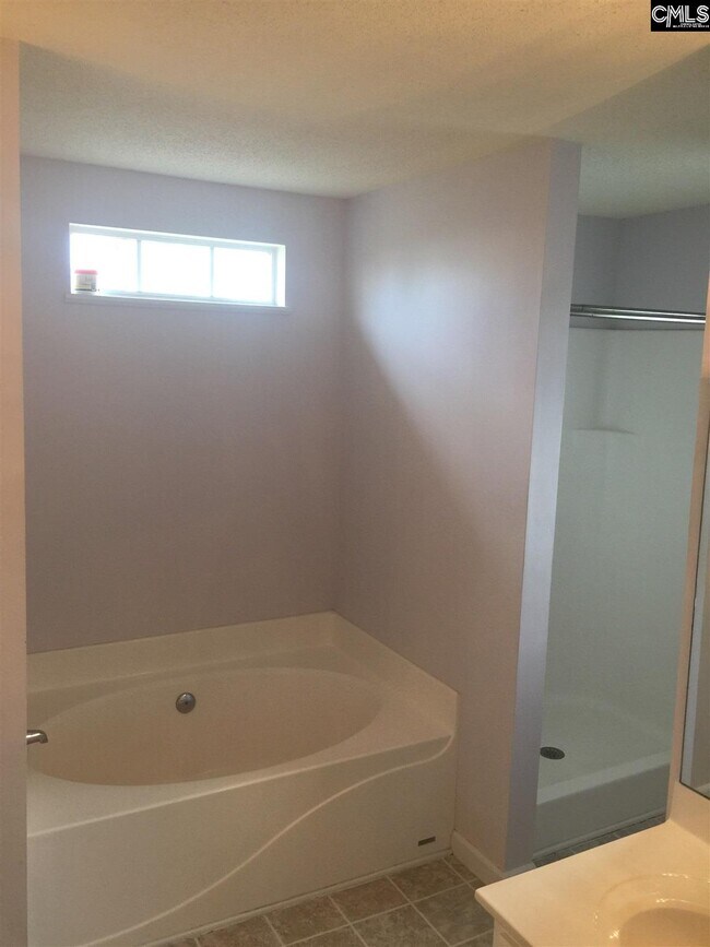 Building Photo - 194 Fox Grove Cir