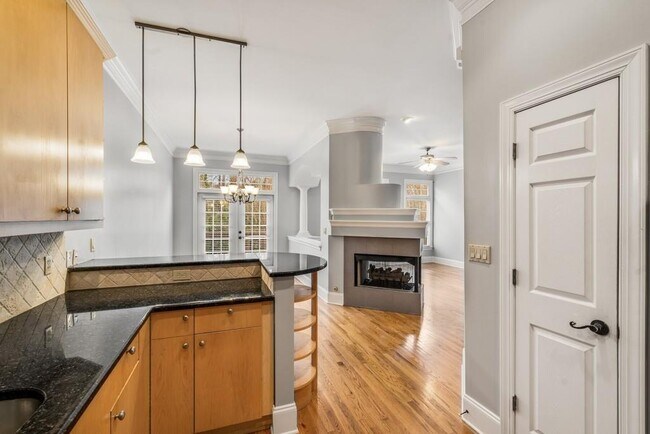 Building Photo - 331 Carpenter Dr NE