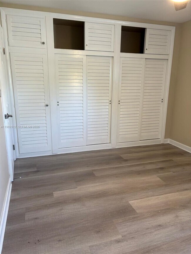 Building Photo - 1005 S 17th Ave