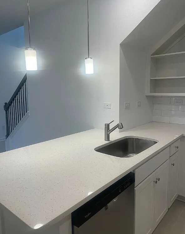 Building Photo - 563 Cherry Elm Dr