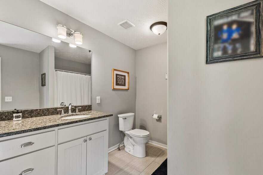 Building Photo - 4606 S 184th Plz