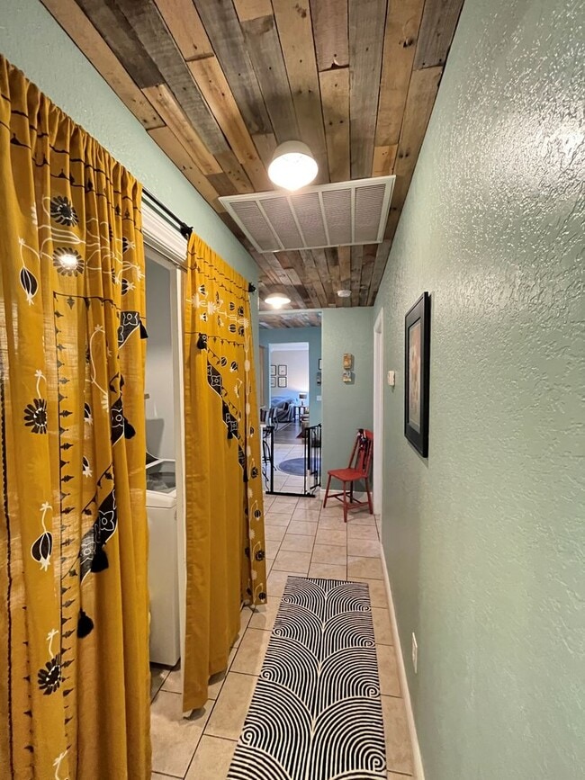 Building Photo - 3 bedroom 2 bath custom home, 2 car garage...