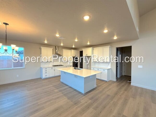 Building Photo - New 3 bed, 2.5 bath with 2 car garage home