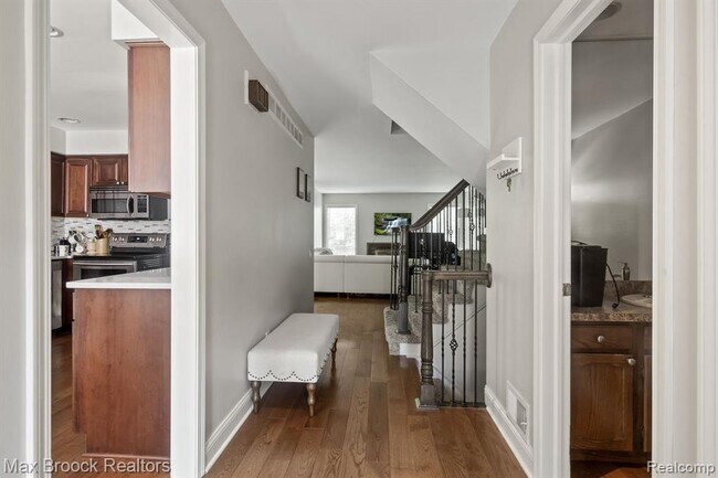 Building Photo - 1125 Meadowglen Ct