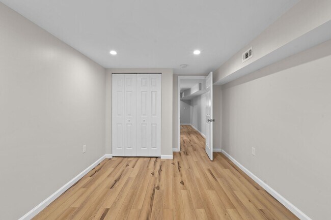 Building Photo - 2524 E Fayette St