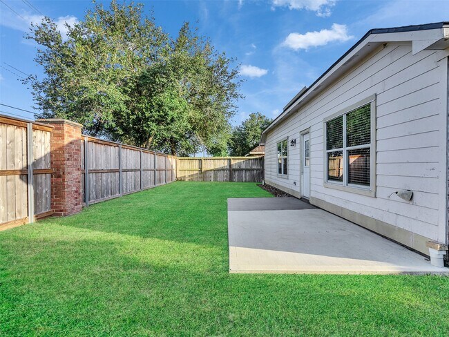 Building Photo - 3417 Cypress Village Dr