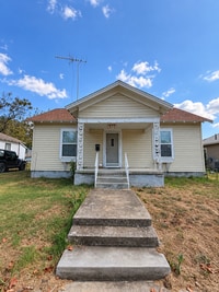 Building Photo - 1825 Annie Baxter Ave