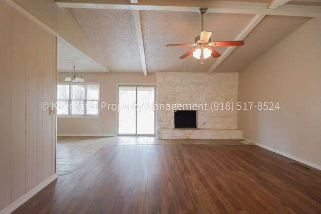 Building Photo - Beautifully Updated Home in Prime East Tulsa Location