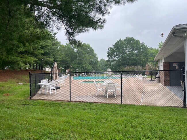 Building Photo - "Charming Franklin Retreat: 3-Bedroom Have...
