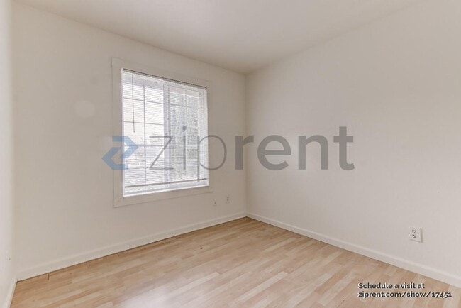 Building Photo - Unit