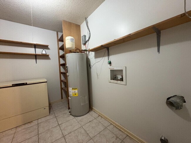 Building Photo - 3329 Roxana Rd