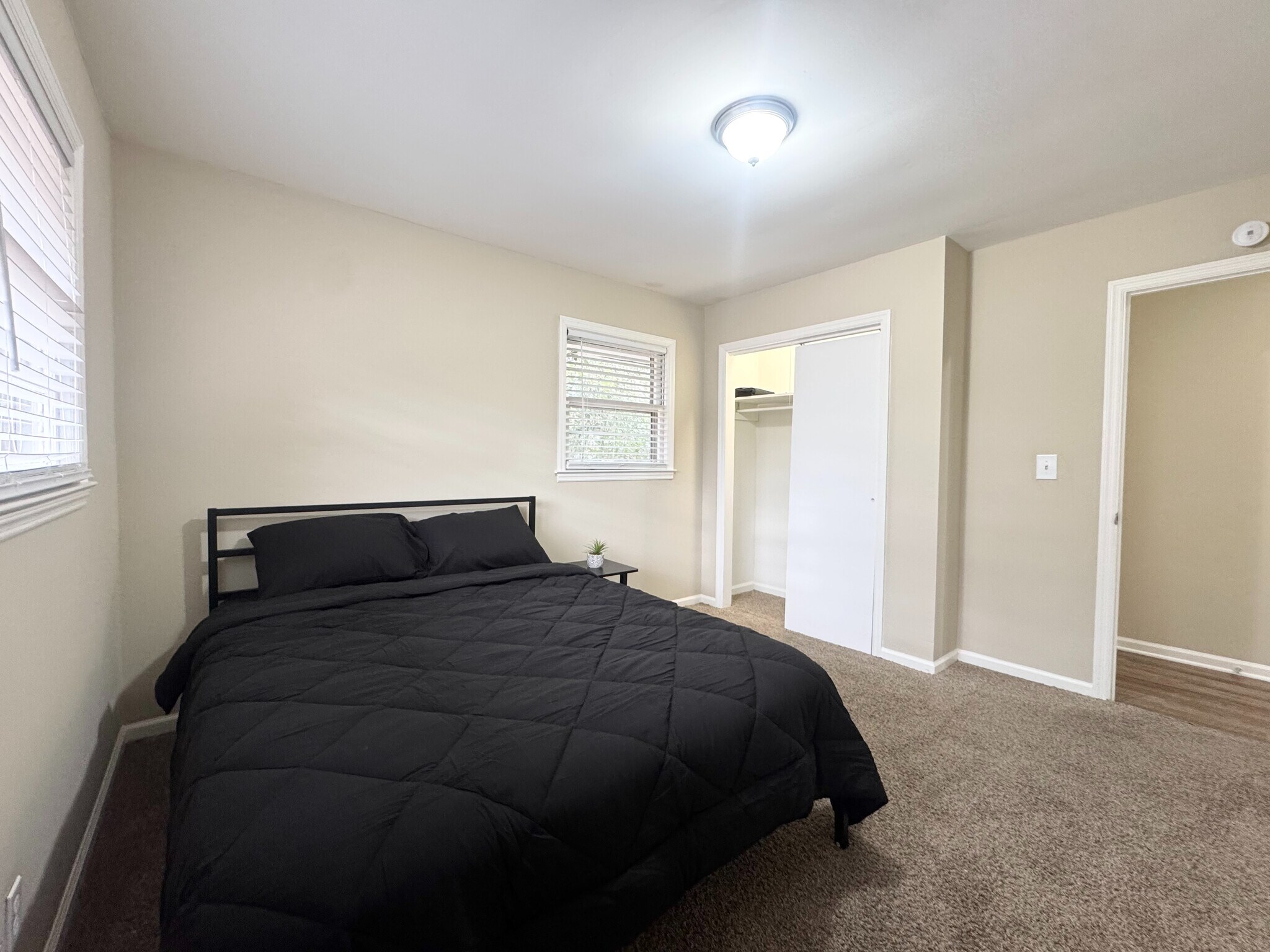 Building Photo - Room in House on Union Rd SW