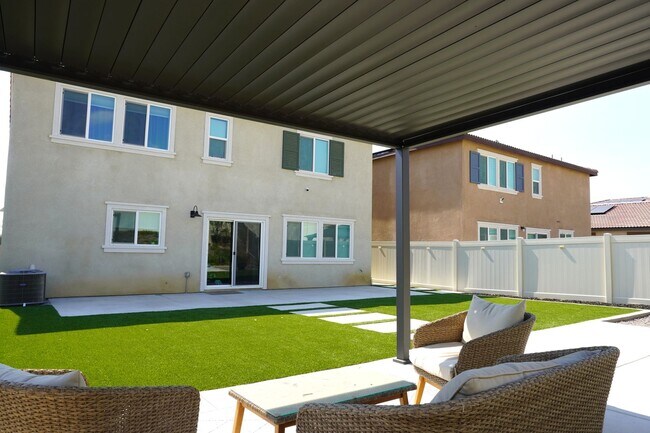 Building Photo - 13814 Solara St
