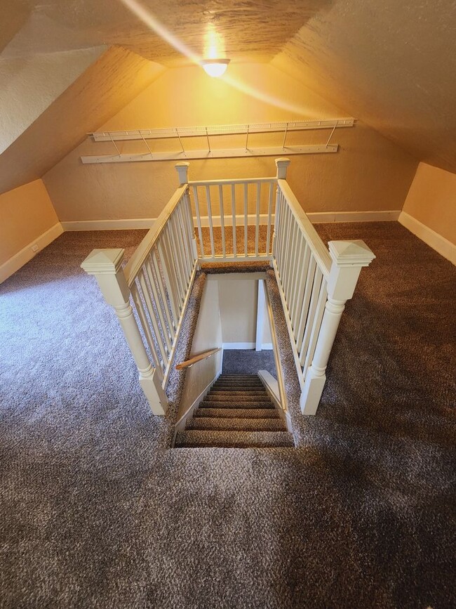 Building Photo - 2 Bed 1 Bath Townhouse for Rent in Lawrenc...