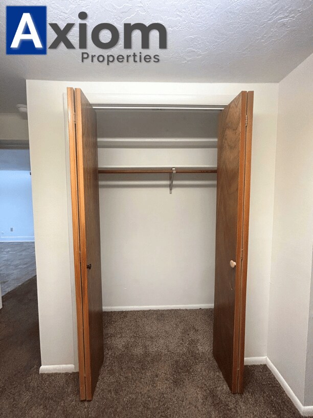 Building Photo - 1005 1/2 Park Lane-
