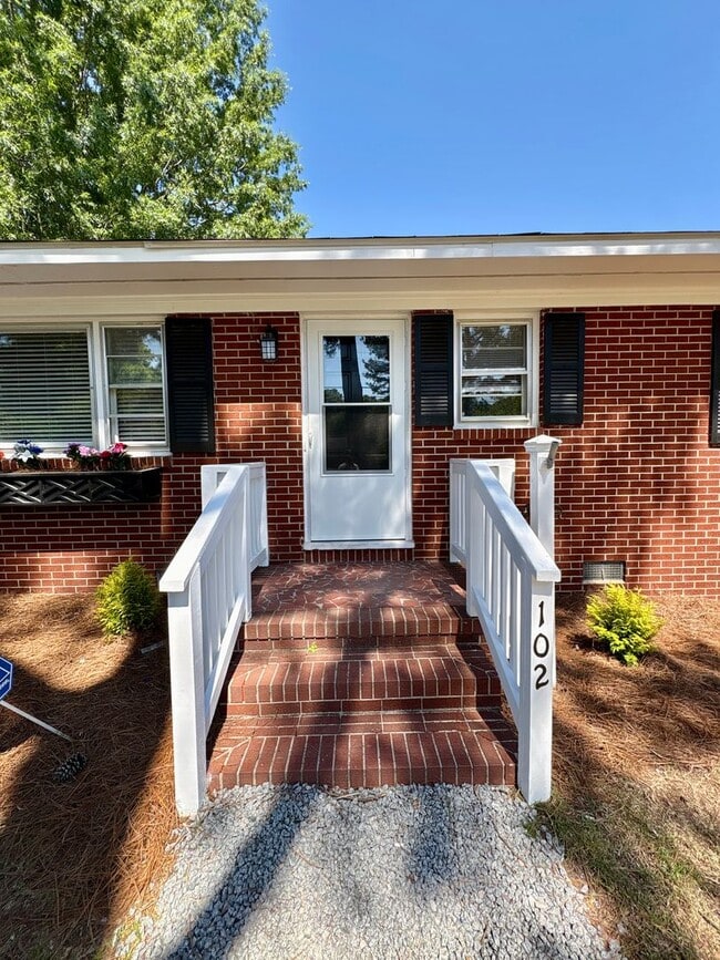 Building Photo - Adorable 2 Bedroom Home in the Heart of Nashville!