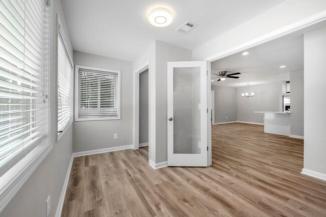 Building Photo - Spacious 3-bedroom, 2.5-bathroom End-unit townhome