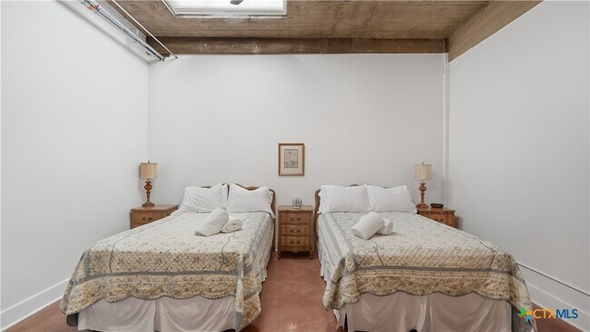 Building Photo - 222 Losoya St