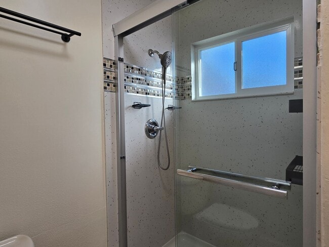 Building Photo - Spacious Tri-Level Home, 11.5kW Solar, 30kW Backup Batteries, Car Charger, A/C, Remodeled Inside ...