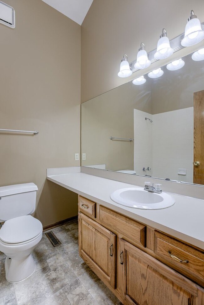 Building Photo - Millard 3 Bedroom!!