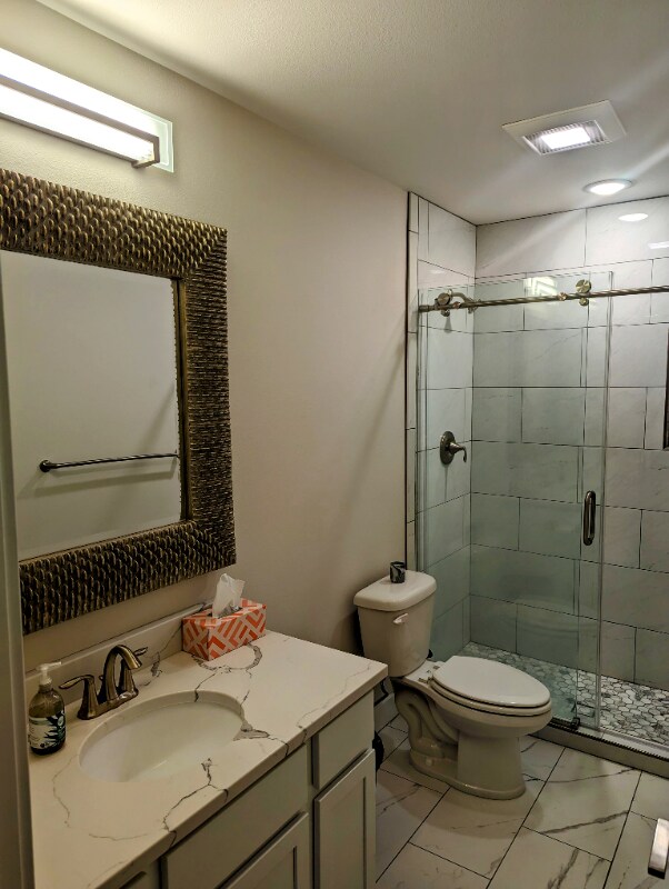 Building Photo - 957 W 12th Ave