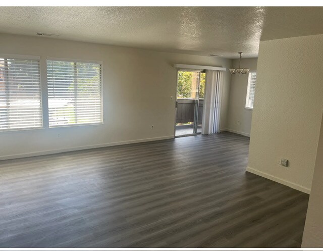 Building Photo - 455 Cherry Ln