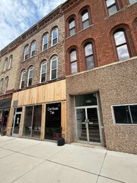 Building Photo - Beautifully Refinished Historic Downtown Apartment!