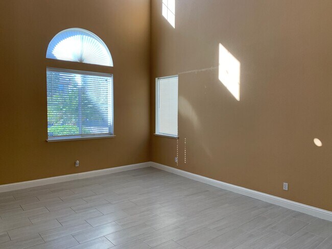 Building Photo - Beautiful 2 Story Home Ready To Be Called Home!