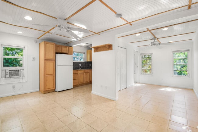 Building Photo - 310 Columbia Dr