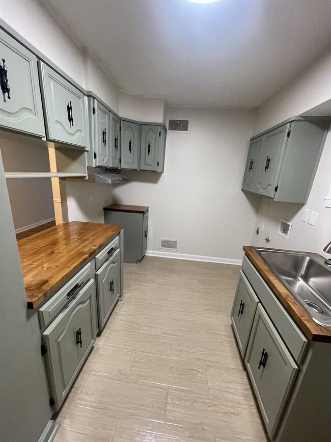 Building Photo - 1493 Patterson St