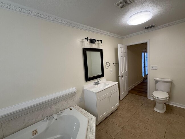 Building Photo - 2031 Charter Oaks Dr