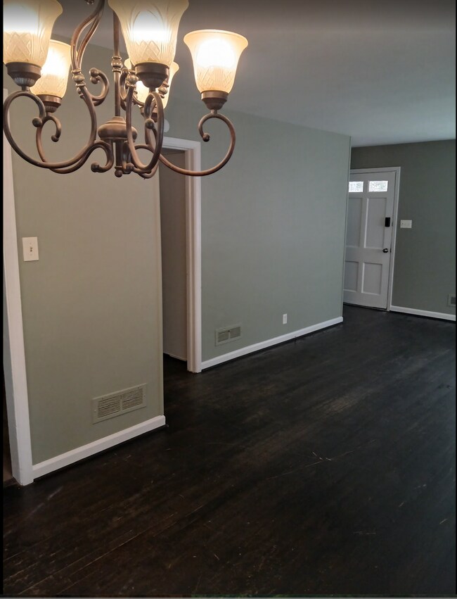 Building Photo - October Special!! Reduced Rent! Move In special- First Months Rent Free! Terms Apply! Call Today~