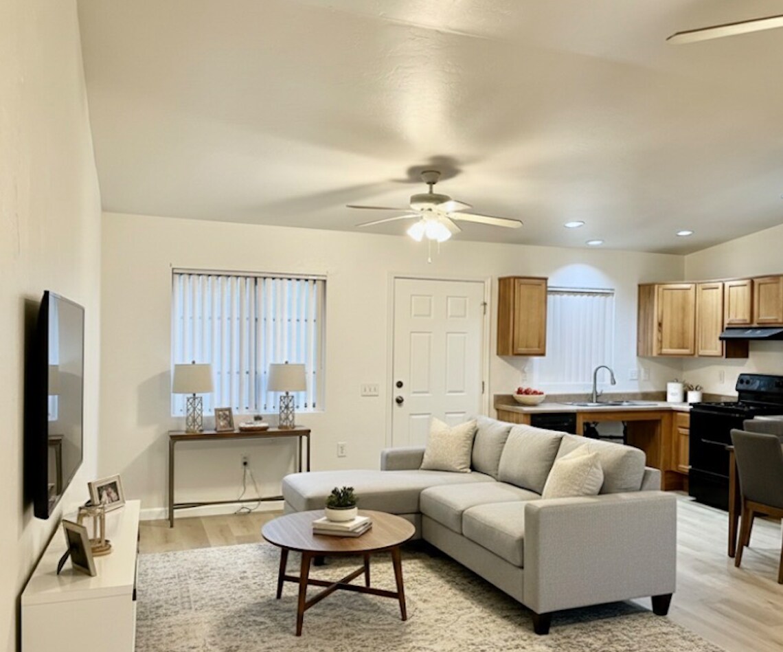 Building Photo - 4454 E 3rd St