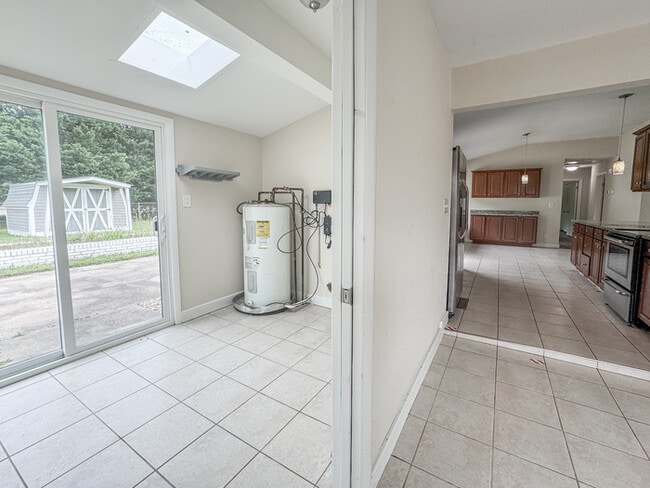 Building Photo - Charming Ranch in Highly Sought-After Grea...